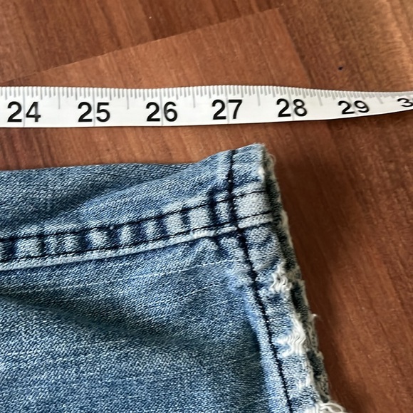 Woman’s Armani Exchange Distress Style Jeans Lightwash Size 34 - Picture 9 of 12